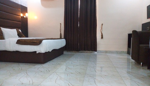Basic Suite, 1 Queen Bed, Non Smoking