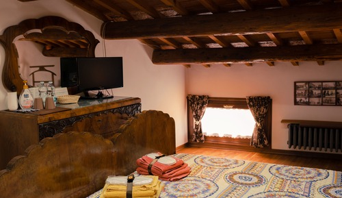 Family Room, Shared Bathroom
