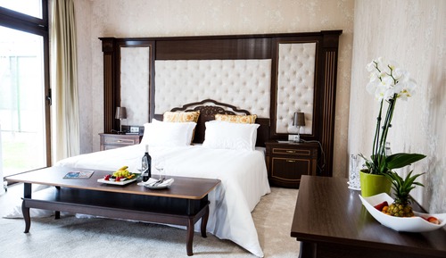 Junior Suite, 1 King Bed, Accessible, Garden View