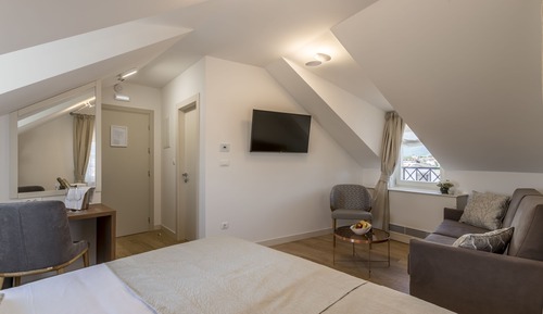 Cosy Loft Room with the View
