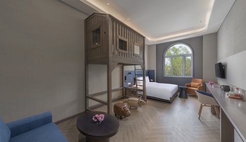 Suite, Multiple Beds (Additional Living)