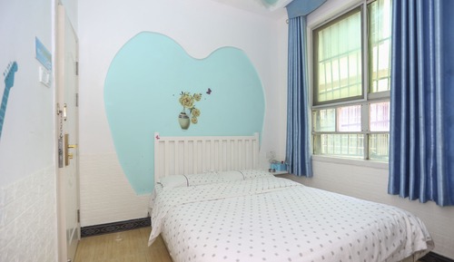 Round Bed Room