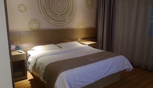 Room, 1 King Bed (Aisle Window)