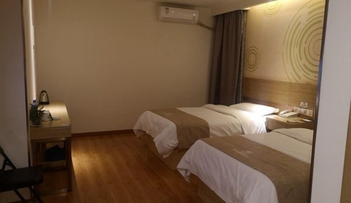 Twin Room (Small Window)