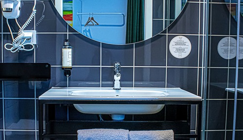 Single Room (with air conditioning)