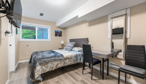 Queen Suite with Private Bathroom and Private Kitchenette