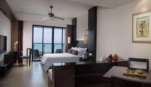 Deluxe Room, 1 King Bed, Non Smoking, Sea View