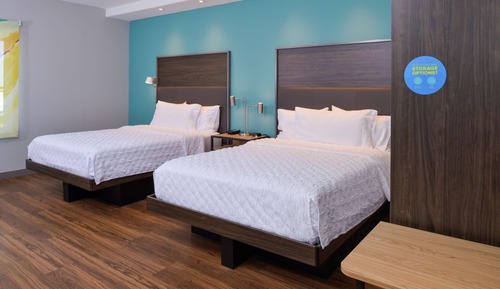 Room, 2 Queen Beds, Accessible, Bathtub