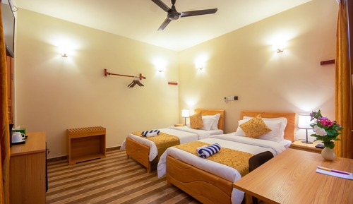 Comfort Room, 1 Queen Bed, Garden View, Ground Floor
