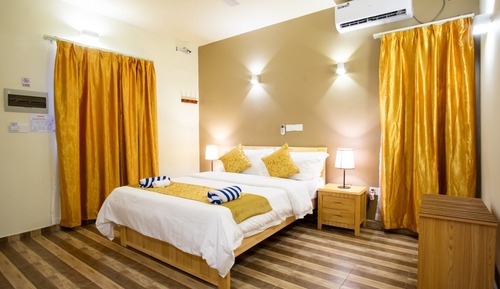 Deluxe Room, 1 Queen Bed, Accessible, Garden View