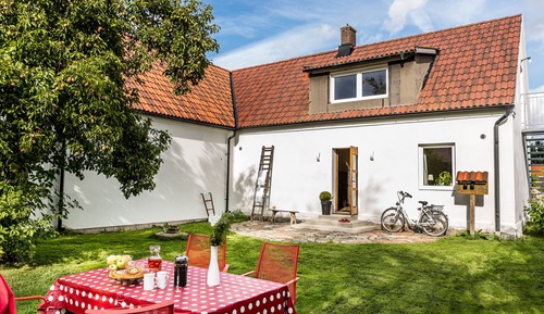 House, Garden View