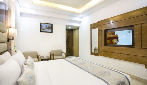 Single Room, 1 Large Twin Bed, River View