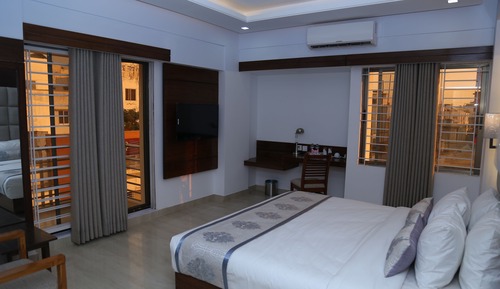 Superior Room, 1 Queen Bed, Non Smoking, City View