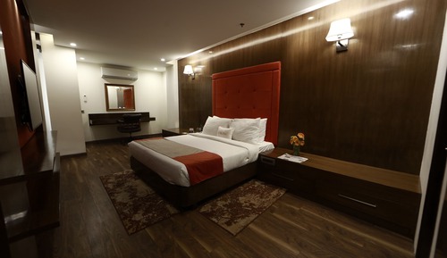 Executive Suite, 1 King Bed, Accessible, Non Smoking
