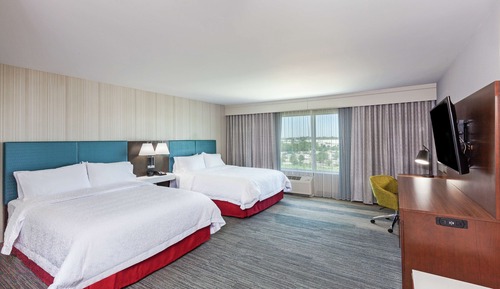 Room, 2 Queen Beds, Accessible, Bathtub