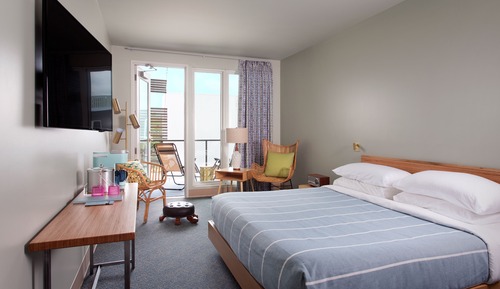 Deluxe Room, 1 King Bed, Courtyard View, Poolside (Poolside King Room)