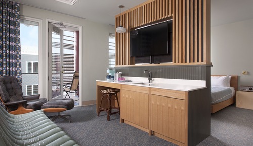 Suite, 1 King Bed, Courtyard View, Poolside (Poolside Grand King Room)