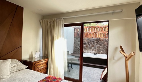 Deluxe Studio Suite