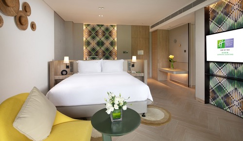 Standard Room, 1 King Bed, Balcony, Garden View