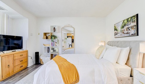 Deluxe Studio, Kitchen, City View