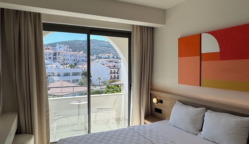 Standard Double Room, Partial Sea View