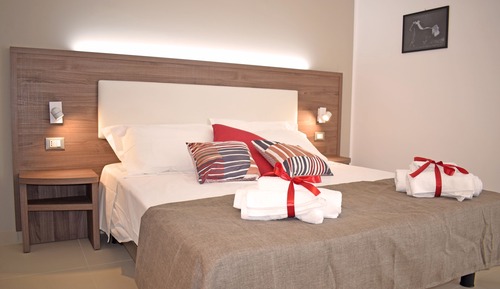 Deluxe Apartment, Kitchenette, Pool View