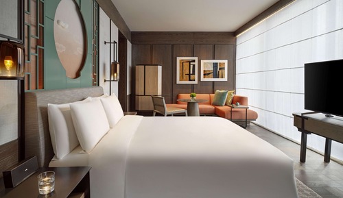 1 King Bed Deluxe