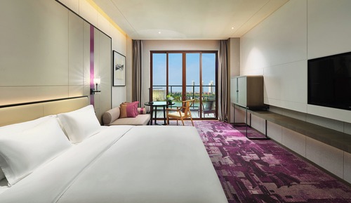 Standard Room, 1 King Bed, Lake View
