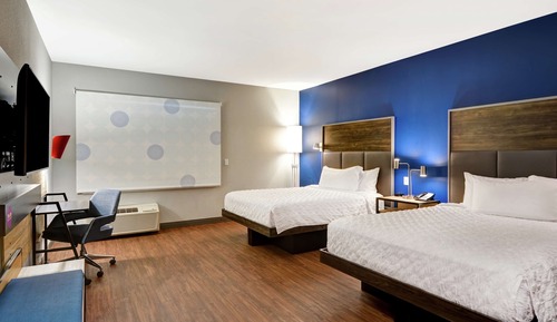 Room, 2 Queen Beds, Accessible, Bathtub