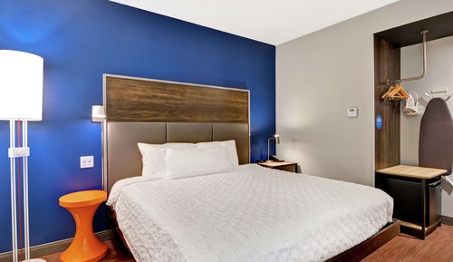 Room, 1 King Bed, Accessible (Hearing)