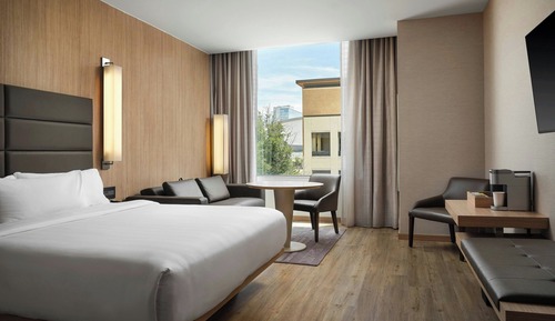 Room, 1 King Bed, Corner
