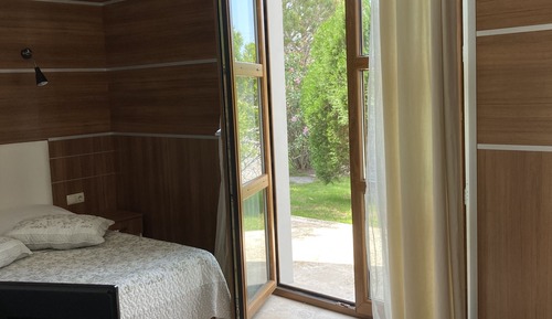 Family Room, Connecting Rooms