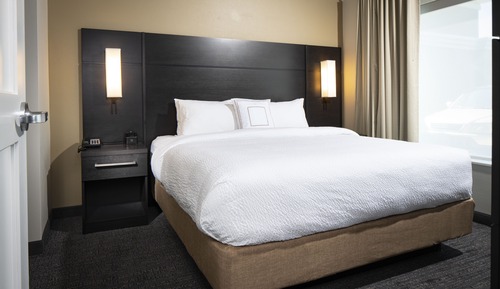 Studio, 1 King Bed with Sofa bed (Mobility/Hearing Accessible, Tub)