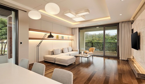 Family Suite (Stay & Pool for 5, Extra person charge) Breakfast for 4 ONLY if selected /Bathtub
