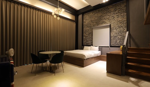 Royal Suite, Terrace (Beam Projector)