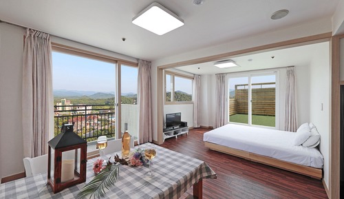 [Pet Friendly] Partial Ocean View Terrace with Pet