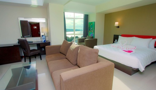Executive Room, 1 Queen Bed, Non Smoking, Mountain View