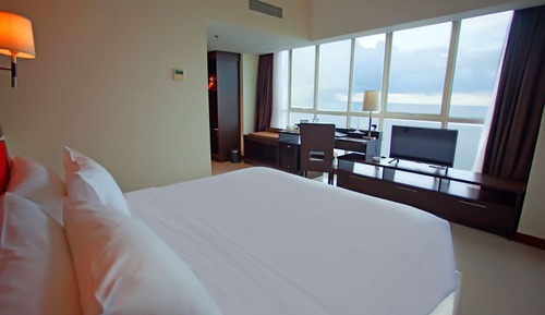 Deluxe Room, 1 Queen Bed, Non Smoking, Sea View