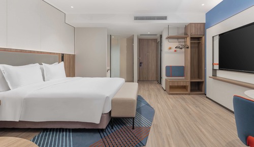 Standard Room, 1 King Bed (Extra Floor Space)