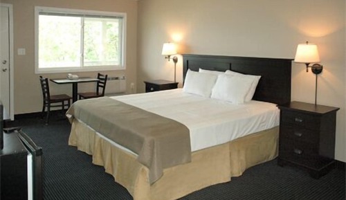 Double Room, 1 King Bed, Lake View