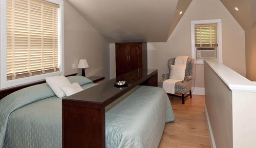 Signature Studio Suite, 1 King Bed, Jetted Tub, Poolside