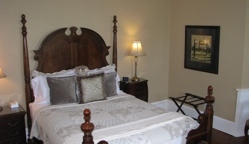 Premium Suite, 1 Queen Bed, Private Bathroom
