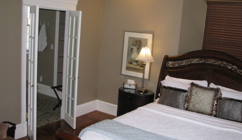 Premium Suite, 1 Queen Bed, Private Bathroom