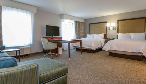 Studio, 2 Queen Beds, Refrigerator & Microwave (Wet Bar)