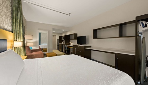 Studio, 1 King Bed, Non Smoking
