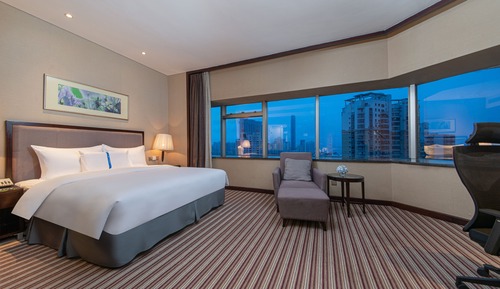 Executive Queen Room with Lake View
