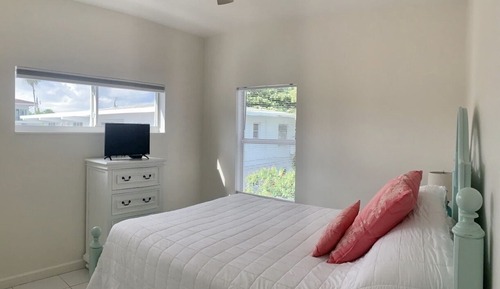 Deluxe Apartment, 2 Bedrooms, Partial Ocean View, Poolside