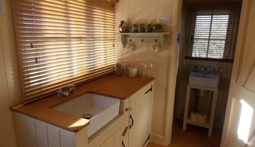 Deluxe Room, Ensuite, Garden View (Hut with Hot Tub)
