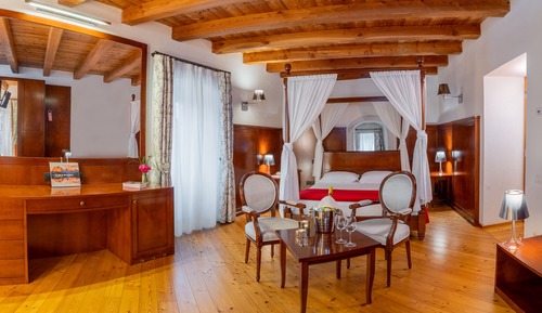 Suite, Hot Tub