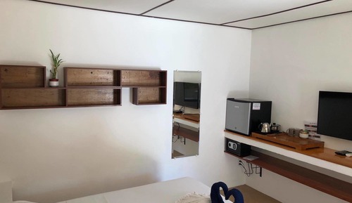 Deluxe Room, 1 King Bed, Lanai, Poolside
